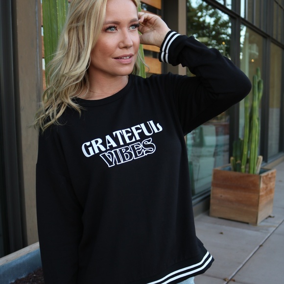 Grateful Vibes Oversized Graphic Sweatshirt - Picture 3 of 5